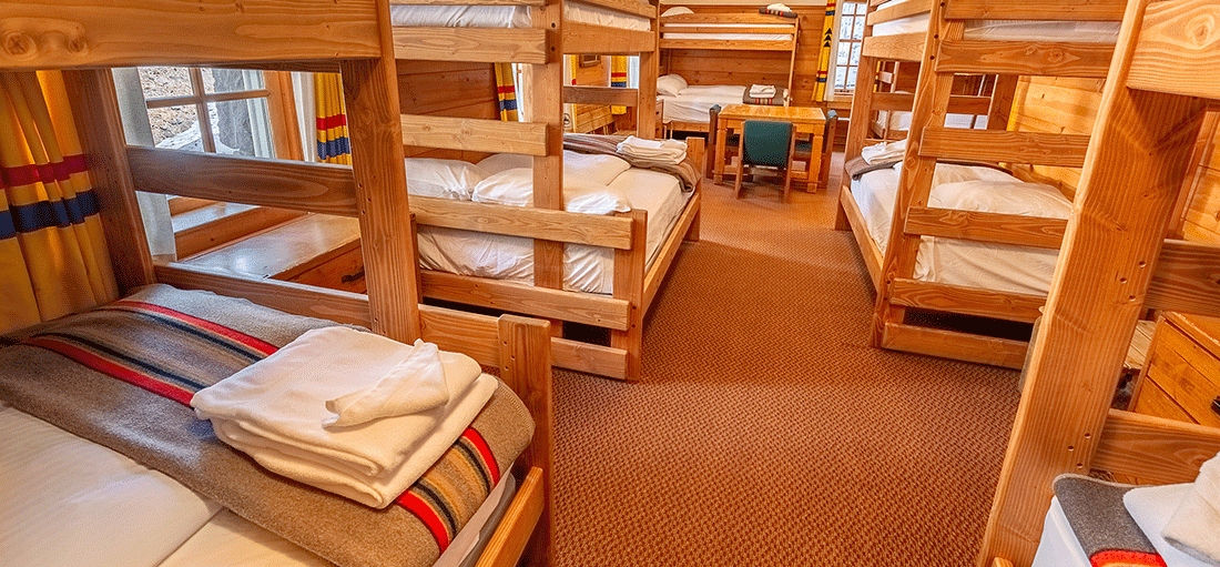 EXTRA LARGE TIMBERLINE CHALET ROOM WITH SIX BUNKS AND SEATING AREA