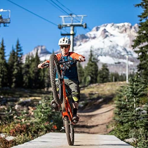 WHEELIE IN THE BIKE PARK