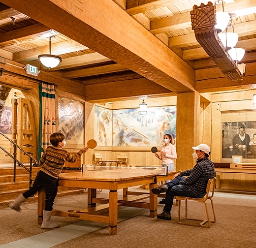 TIMBERLINE BARLOW ROOM WITH KIDS PLAYING PING PONG