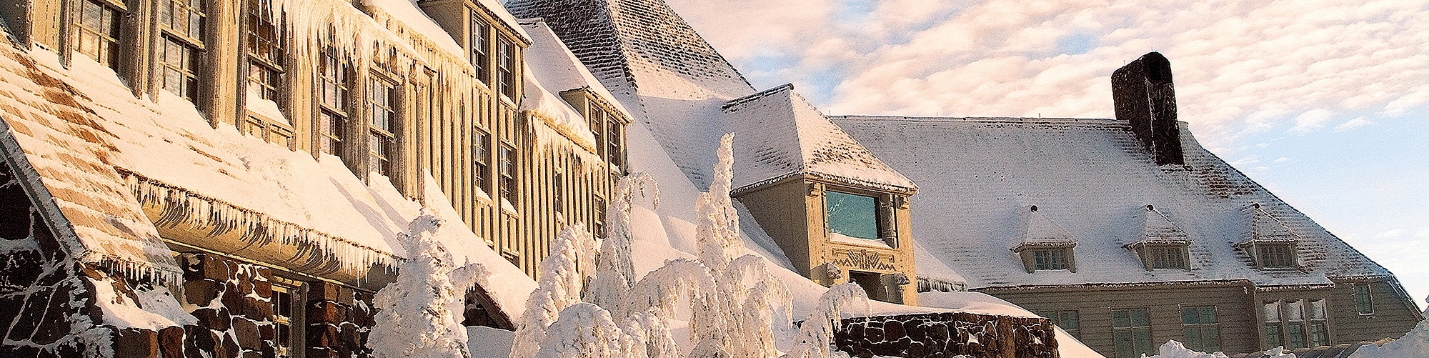 SNOW AND ICE COVERED TIMBERLINE LODGE 