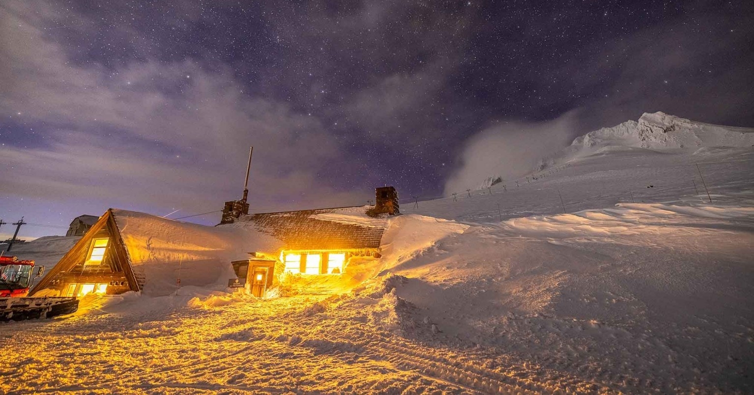 SILCOX HUT AT NIGHT IN THE SNOW