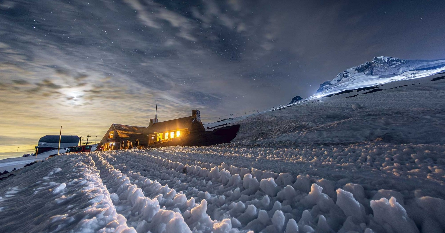 SILCOX HUT AT NIGHT IN THE SNOW