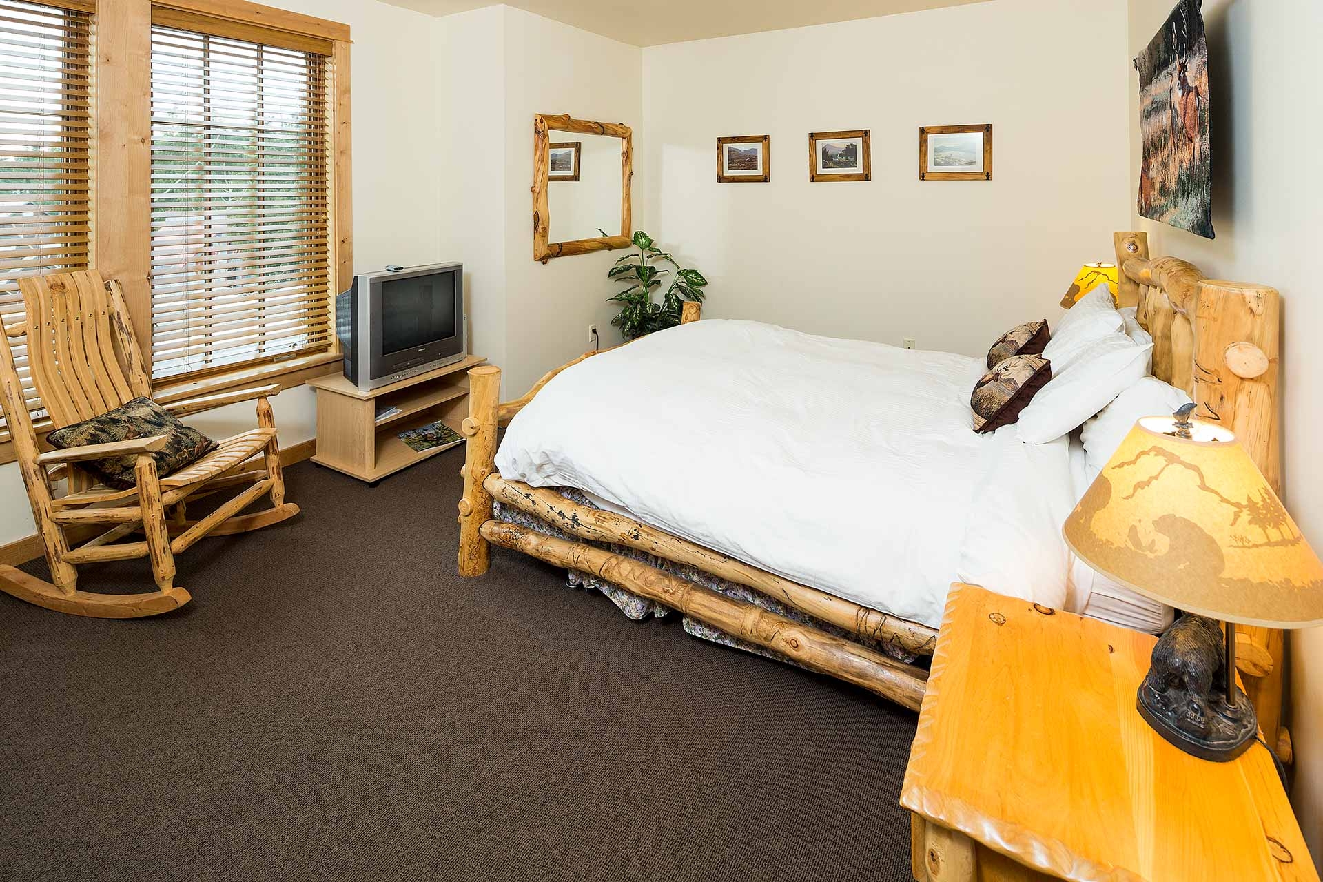 LAGC UNIT 1 BEDROOM WITH LOG FURNITURE QUEEN BED