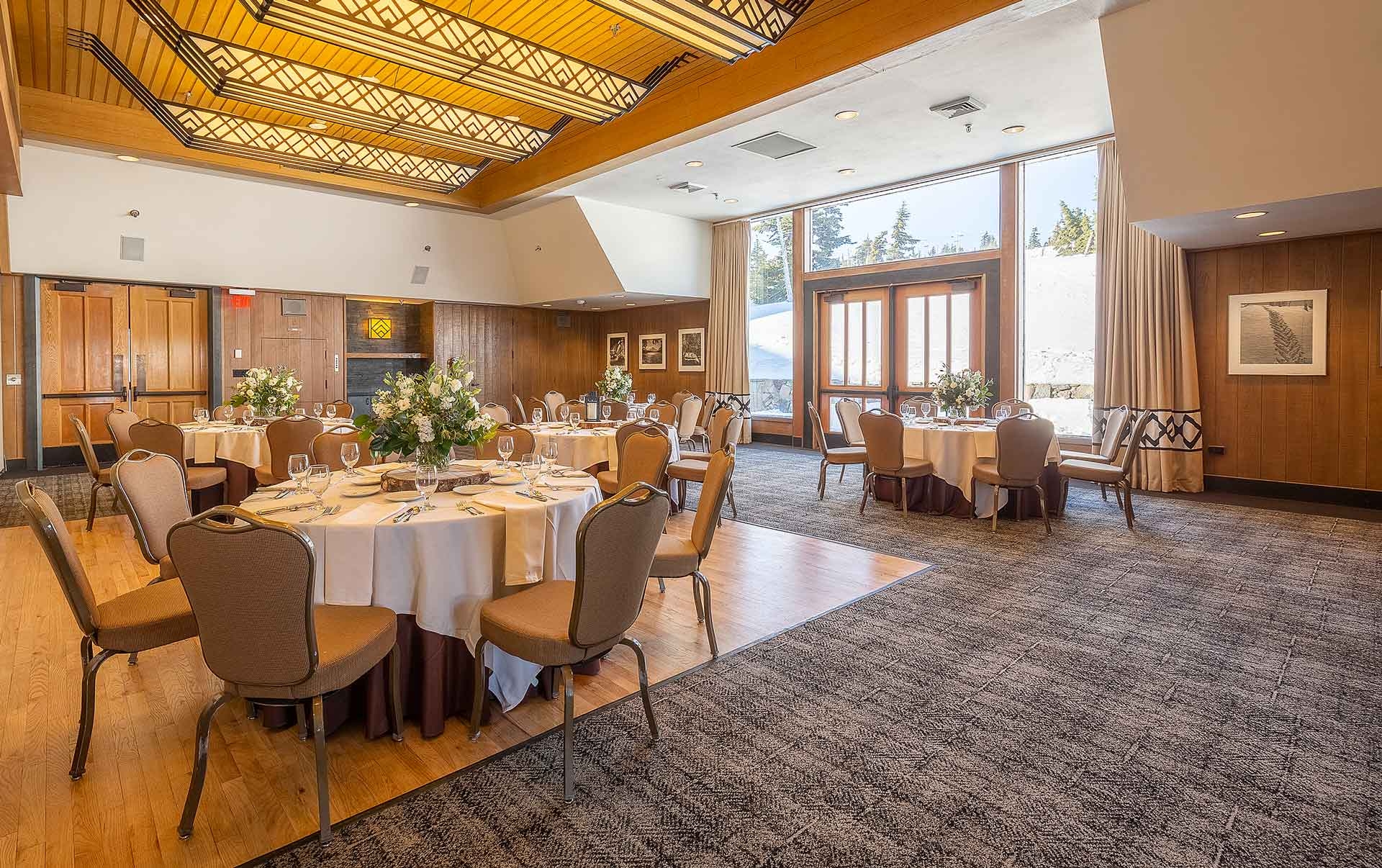 TIMBERLINE WEDDING VENUE ULLMAN HALL MT HOOD